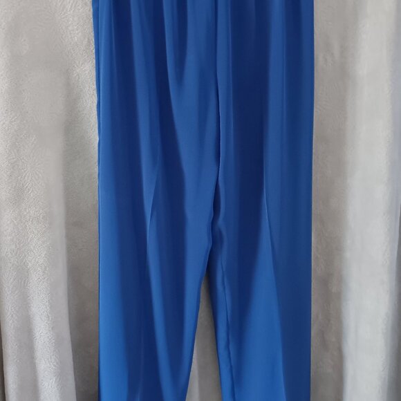 Elegant Head-to-Toe Style in Cobalt Blue - Picture 5 of 5